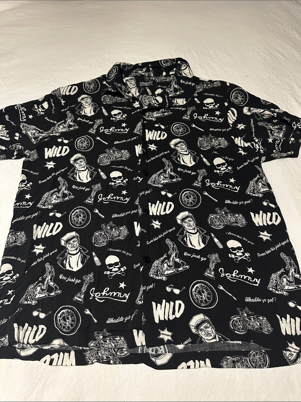 Men's Black & White Graphic Short-Sleeve Button-Down Shirt